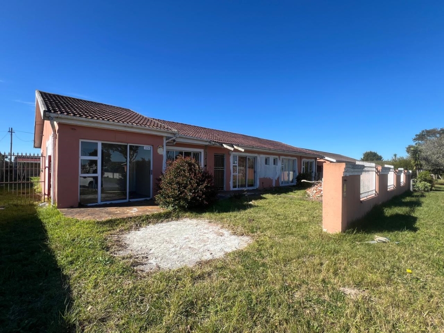 6 Bedroom Property for Sale in Rowallan Park Eastern Cape